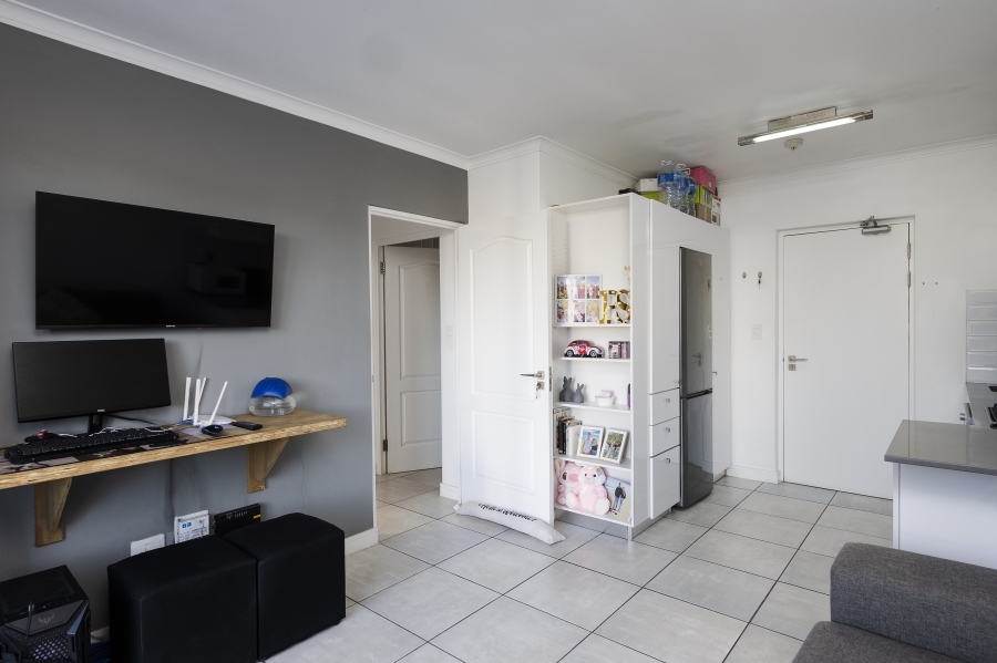 To Let 1 Bedroom Property for Rent in Paardevlei Western Cape